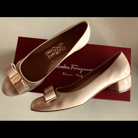 NIB Ferragamo Vara low heel, New Bisque, sz. 7. - Picture 5 of 6